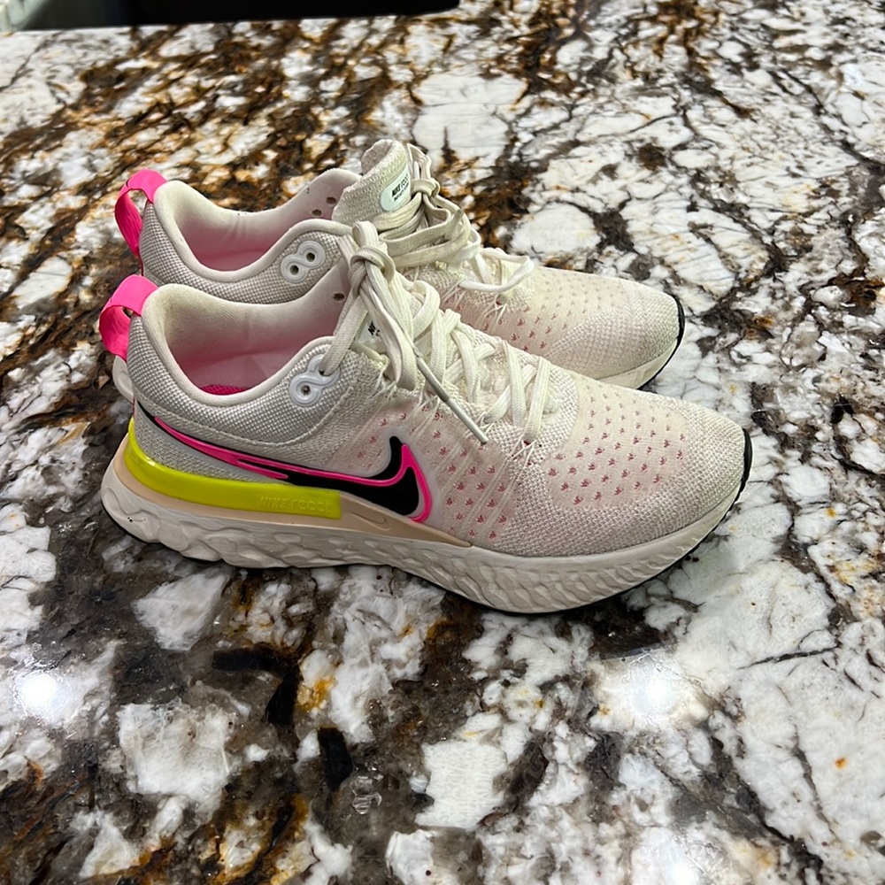 Nike tennis shoes